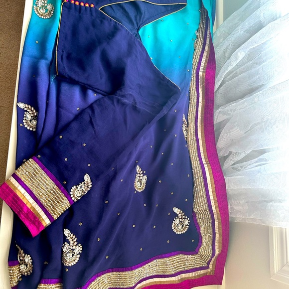 Georgette hand embroidered saree with blouse size 34-38 - Picture 1 of 7